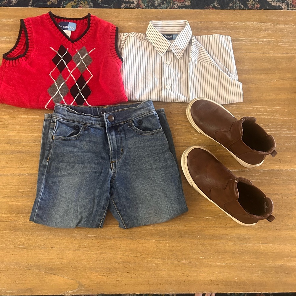 FREE GIFT WRAPPING!
Little boys 4 piece outfit